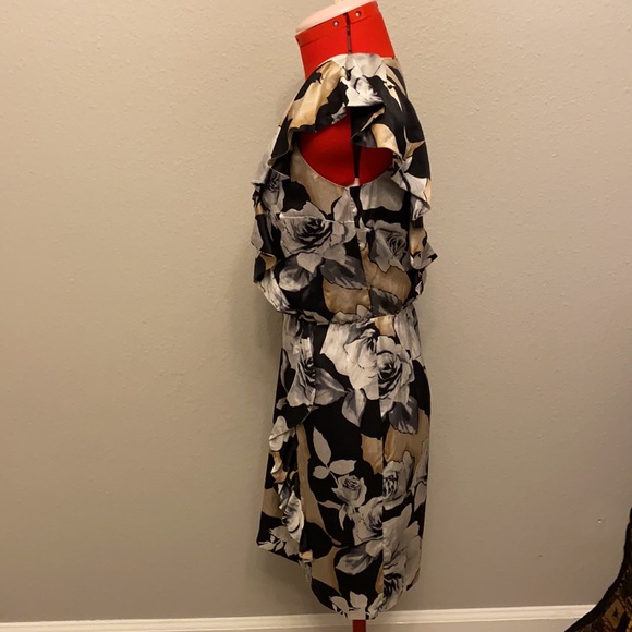 WHBM Silk Floral Ruffled Dress - 0 - Picture 3 of 6